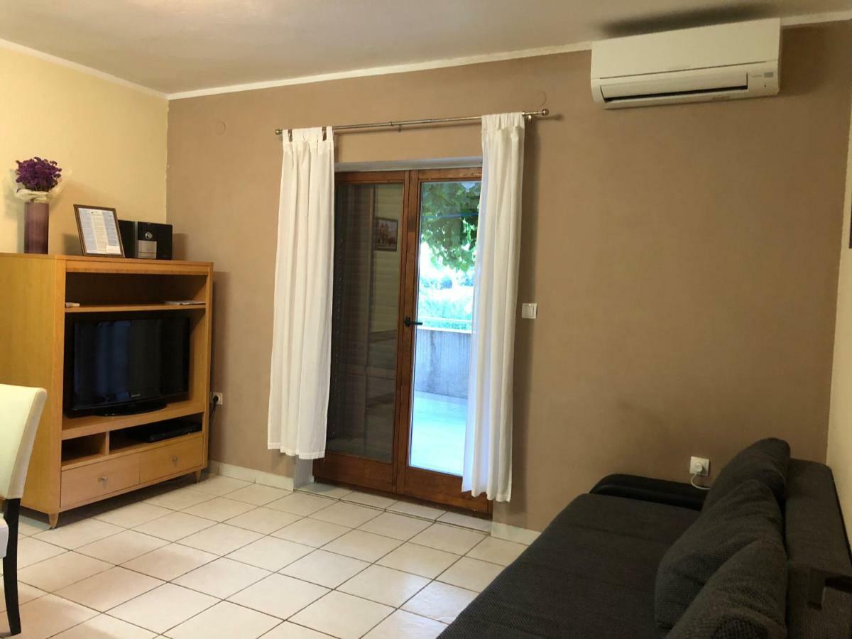 שיבניק Apartment Bura מראה חיצוני תמונה